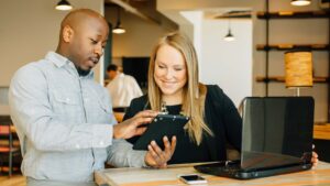 AVAYA: Automatización del Centro de Contacto: Cómo mejorar las experiencias de los clientes y los empleados